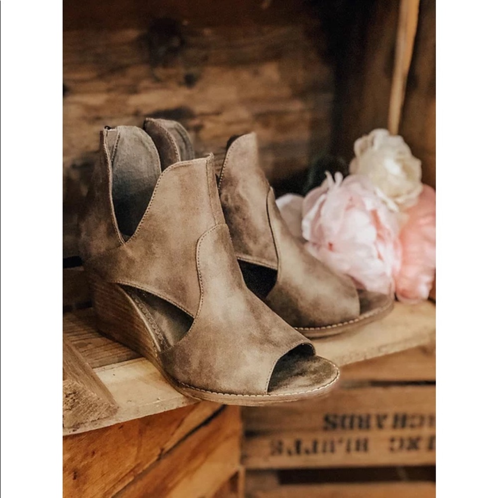 Very g Open toe wedge sandal